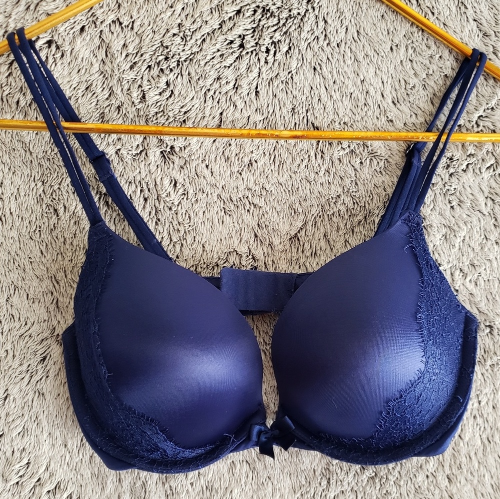 USED 32D Victoria's Secret Very Sexy Push Up Bra